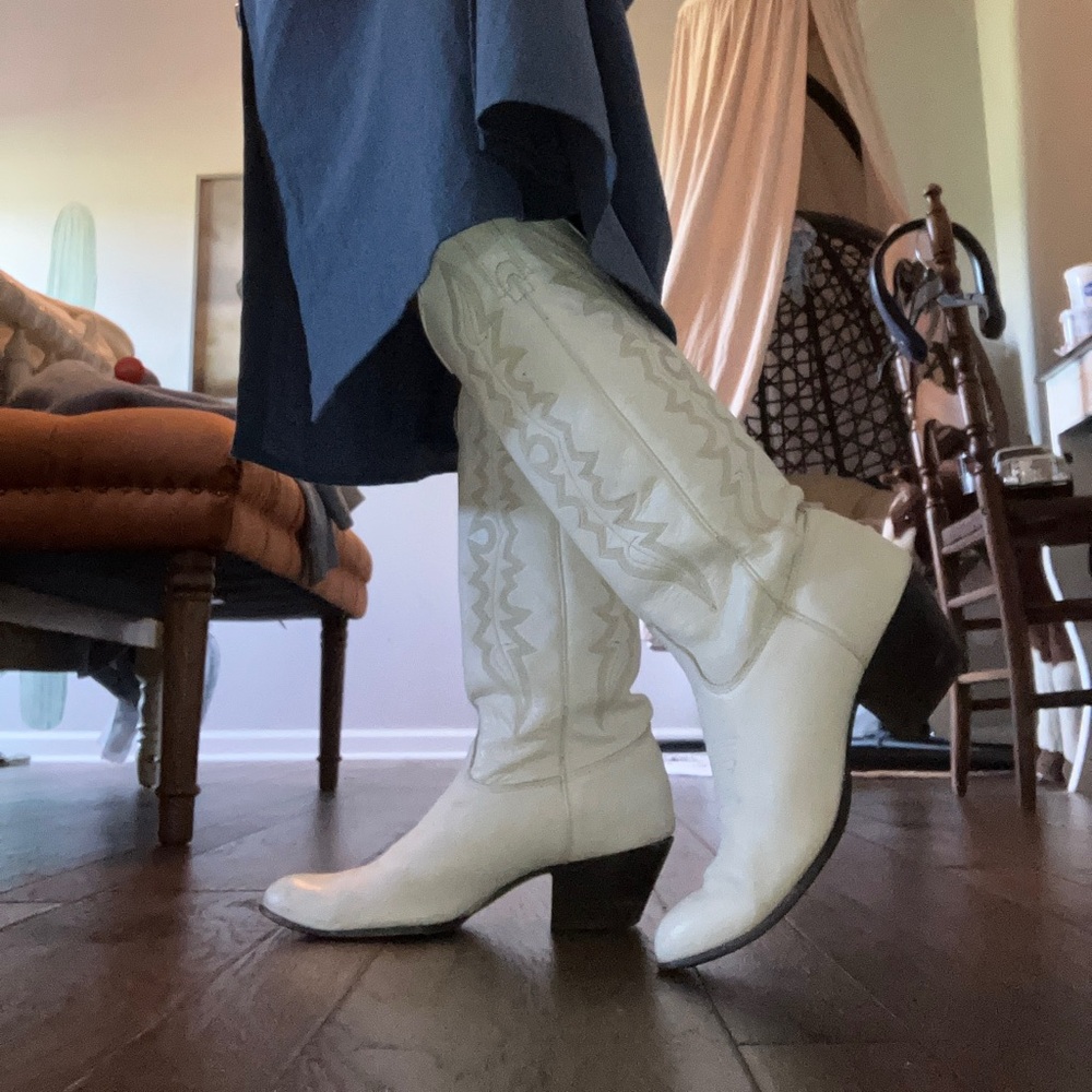 White Heeled Boots - Picture 11 of 12